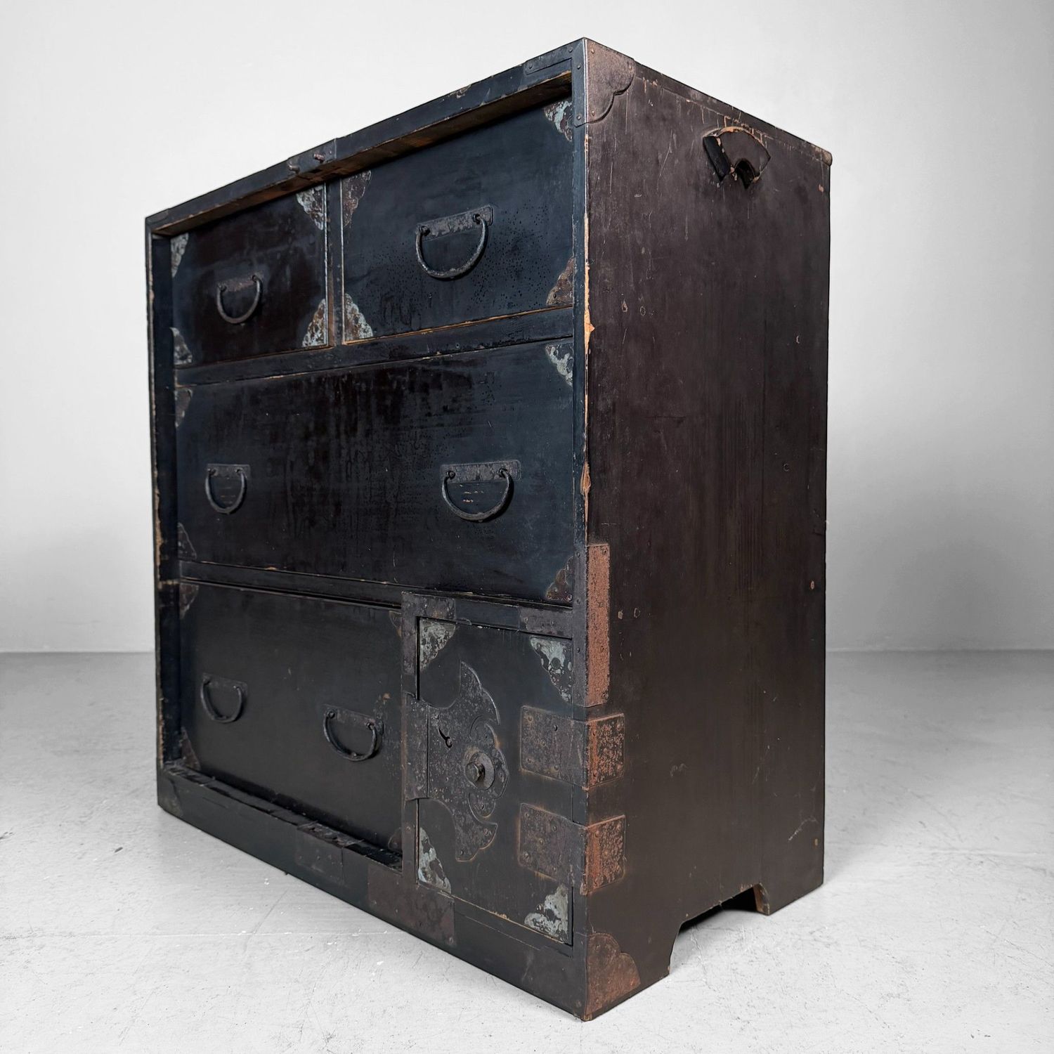 Japanese Tansu Storage Chest with Drawers, 1910s
