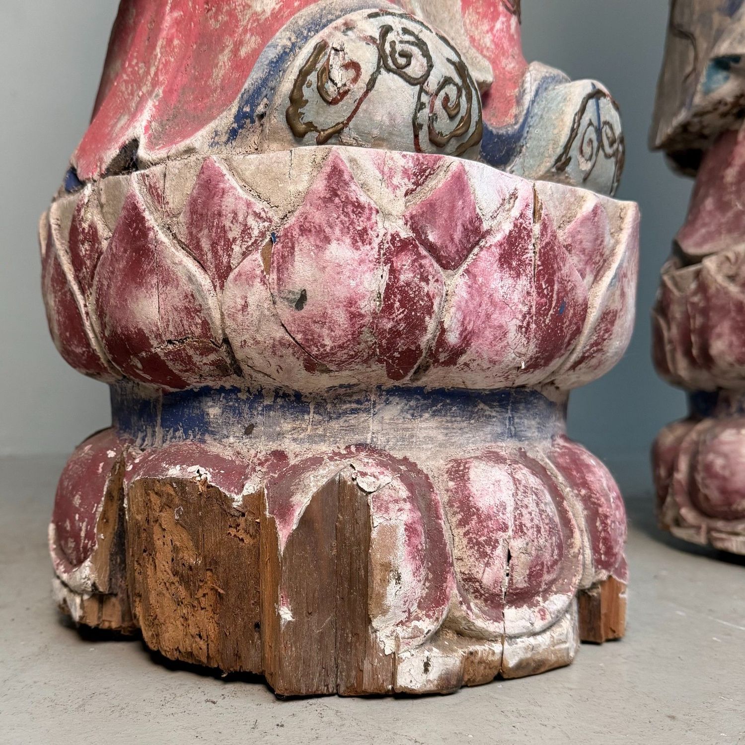 Grote Polychrome Tempelfiguren in Hout op Lotusvoet, Korea, 19e eeuw