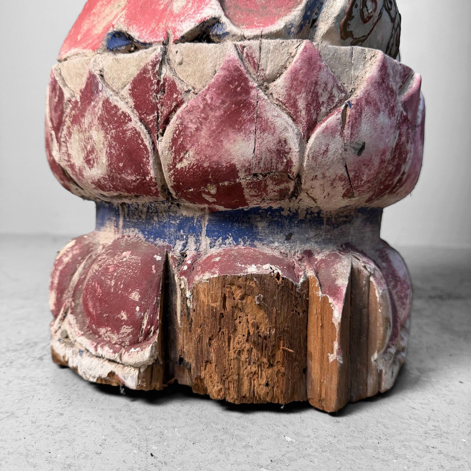 Grote Polychrome Tempelfiguren in Hout op Lotusvoet, Korea, 19e eeuw