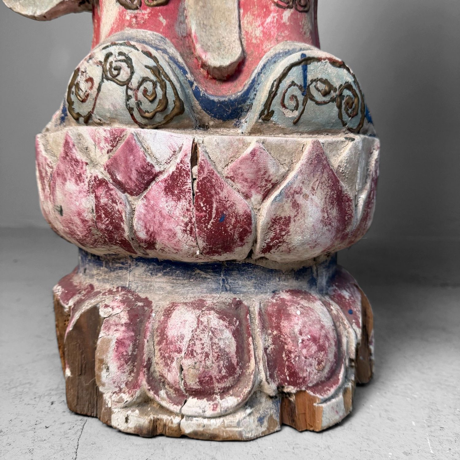 Grote Polychrome Tempelfiguren in Hout op Lotusvoet, Korea, 19e eeuw
