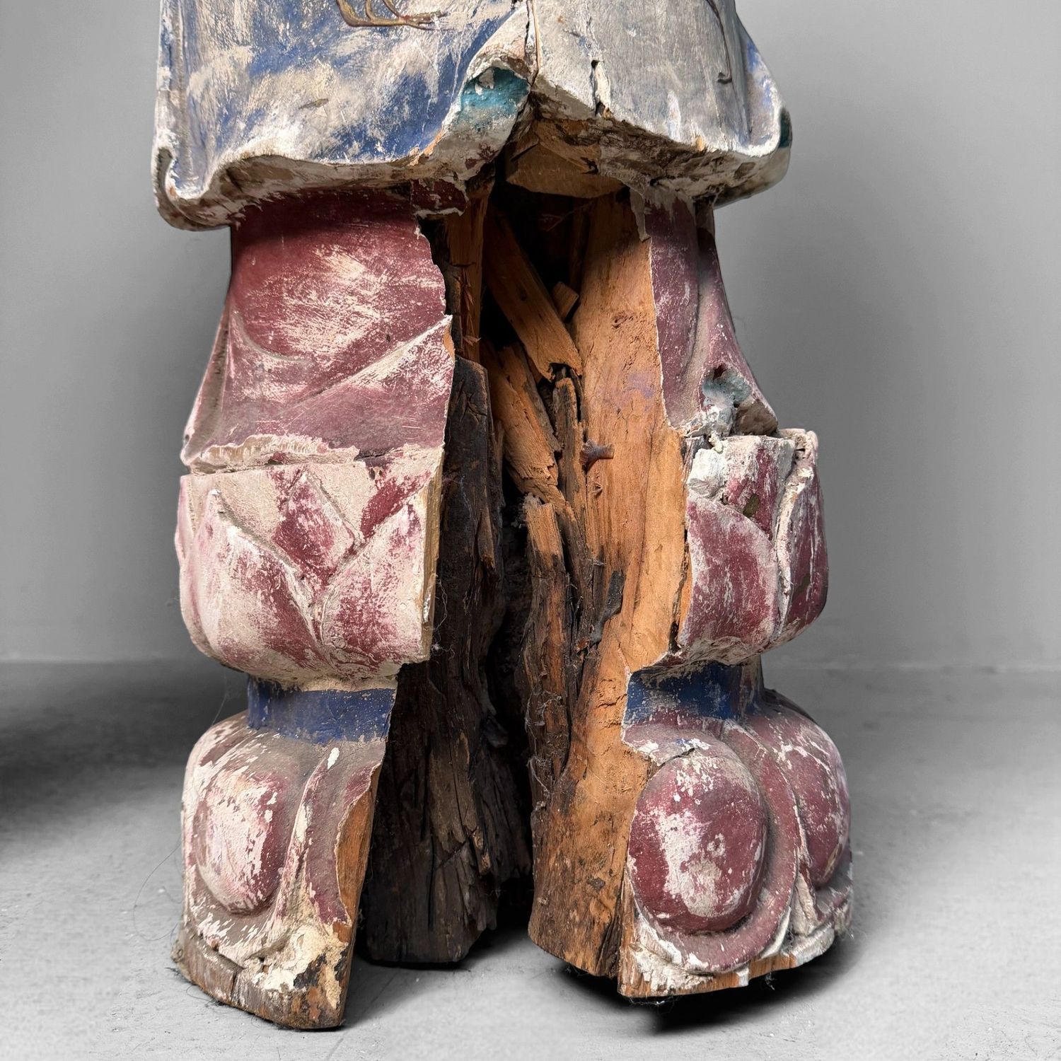Grote Polychrome Tempelfiguren in Hout op Lotusvoet, Korea, 19e eeuw