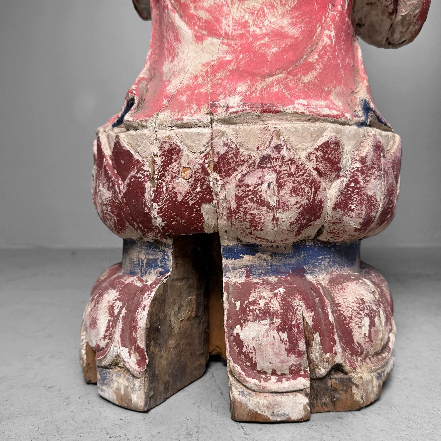 Grote Polychrome Tempelfiguren in Hout op Lotusvoet, Korea, 19e eeuw