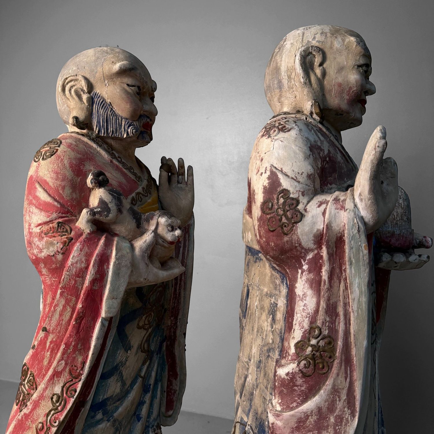 Grote Polychrome Tempelfiguren in Hout op Lotusvoet, Korea, 19e eeuw