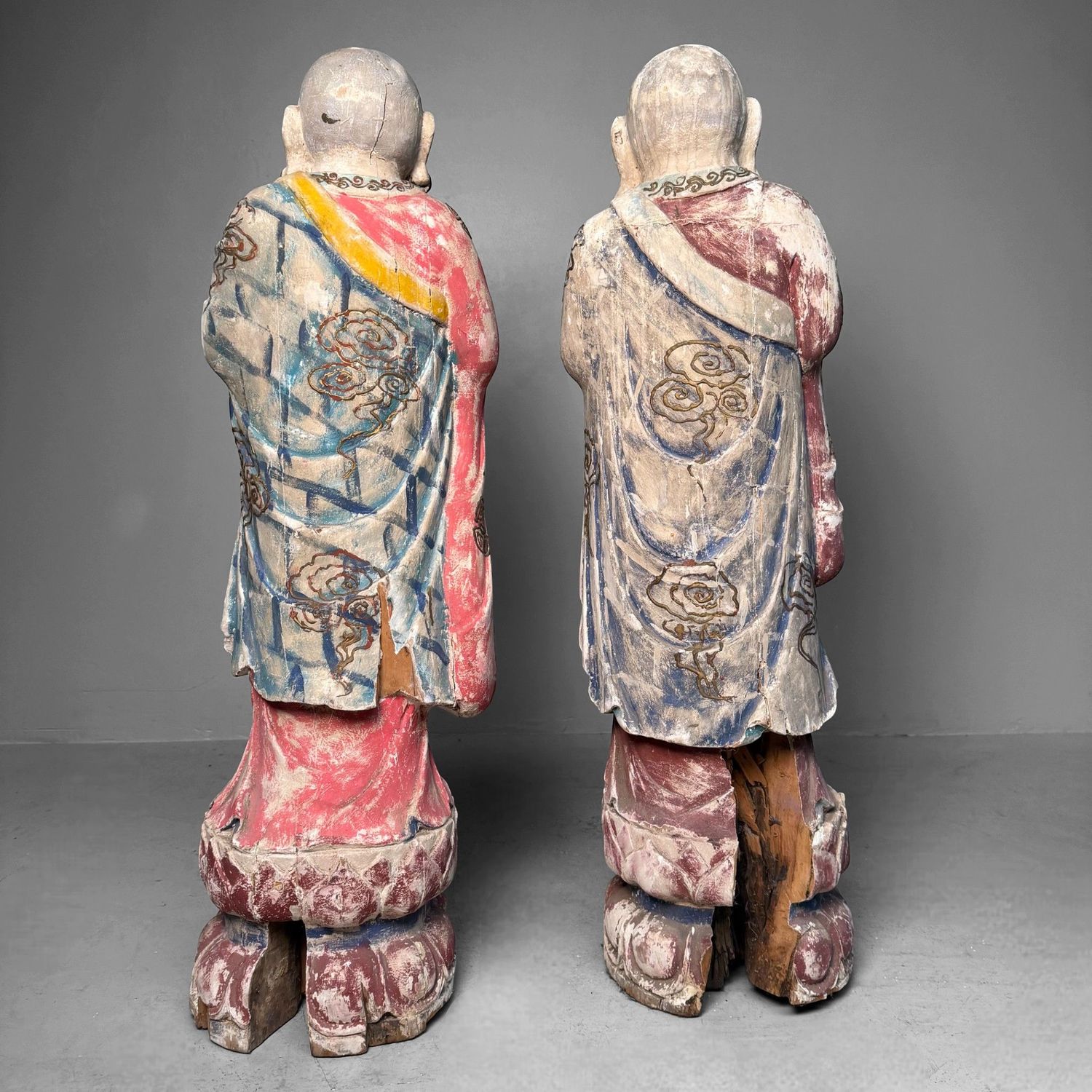 Grote Polychrome Tempelfiguren in Hout op Lotusvoet, Korea, 19e eeuw