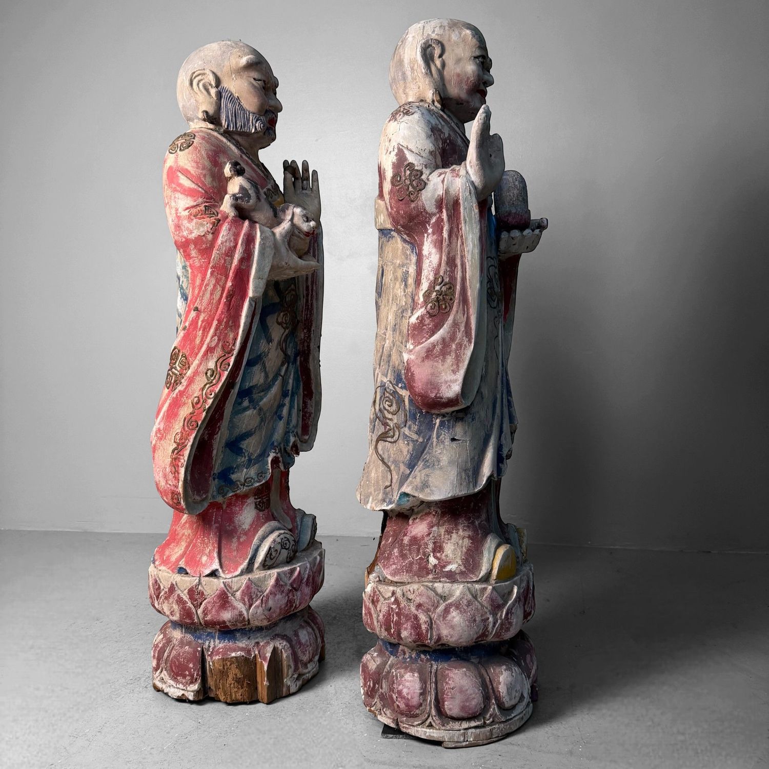 Grote Polychrome Tempelfiguren in Hout op Lotusvoet, Korea, 19e eeuw