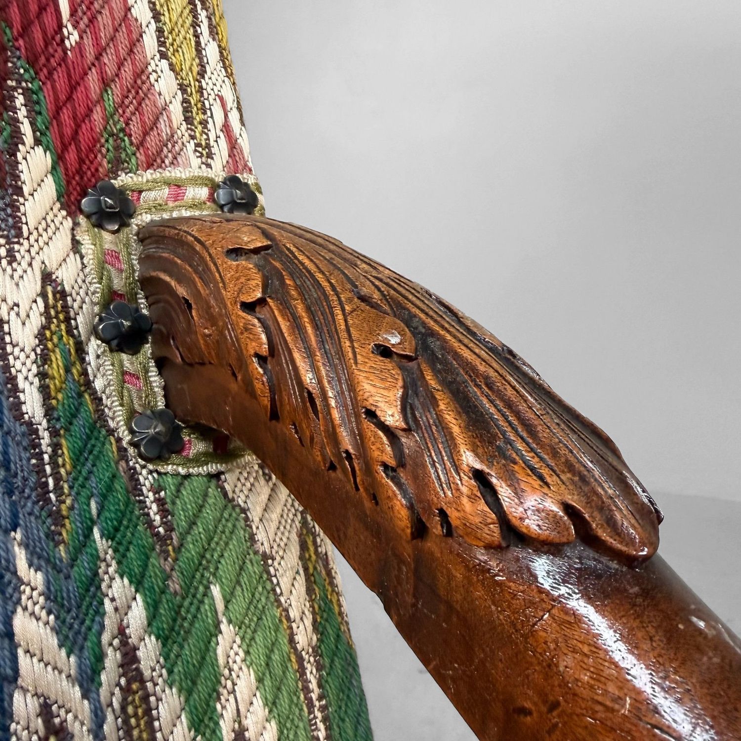 Set Antieke Armfauteuils in Walnoot met Ikat-Patroon, laat 19e eeuw