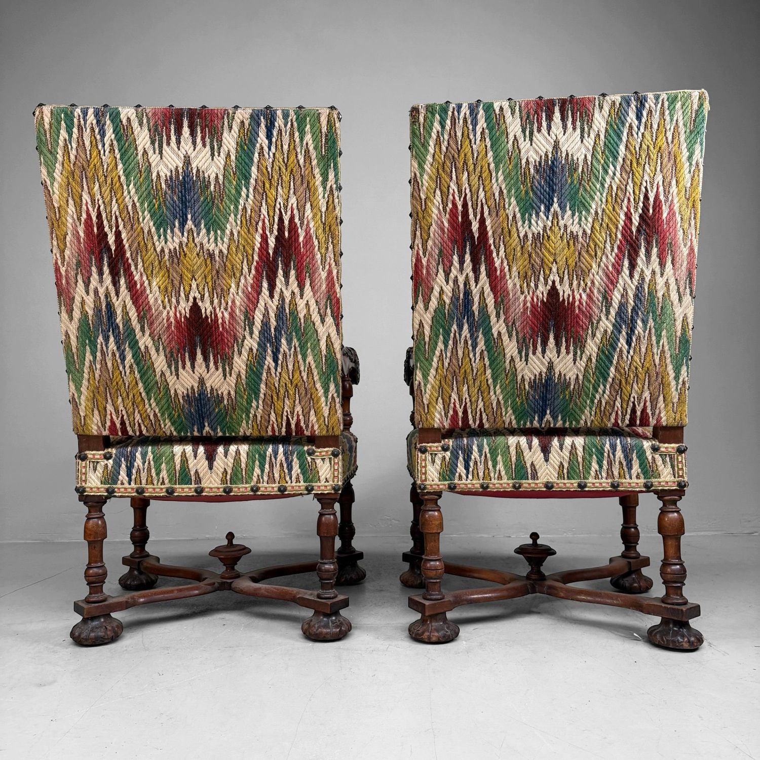 Set Antieke Armfauteuils in Walnoot met Ikat-Patroon, laat 19e eeuw