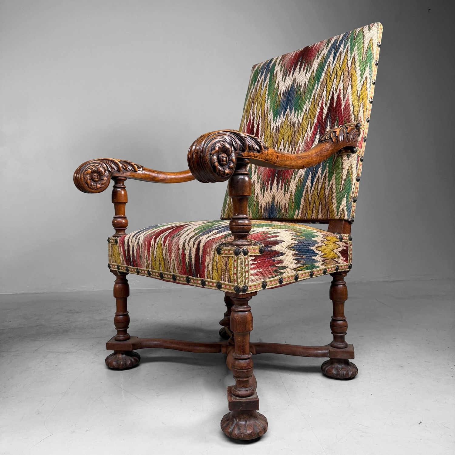 Set Antieke Armfauteuils in Walnoot met Ikat-Patroon, laat 19e eeuw