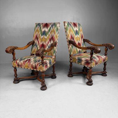 Set Antieke Armfauteuils in Walnoot met Ikat-Patroon, laat 19e eeuw