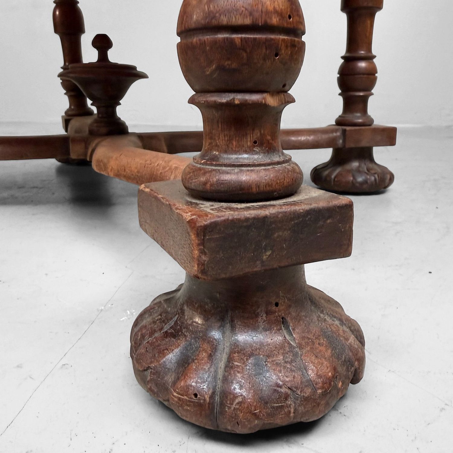 Set Antieke Armfauteuils in Walnoot met Ikat-Patroon, laat 19e eeuw