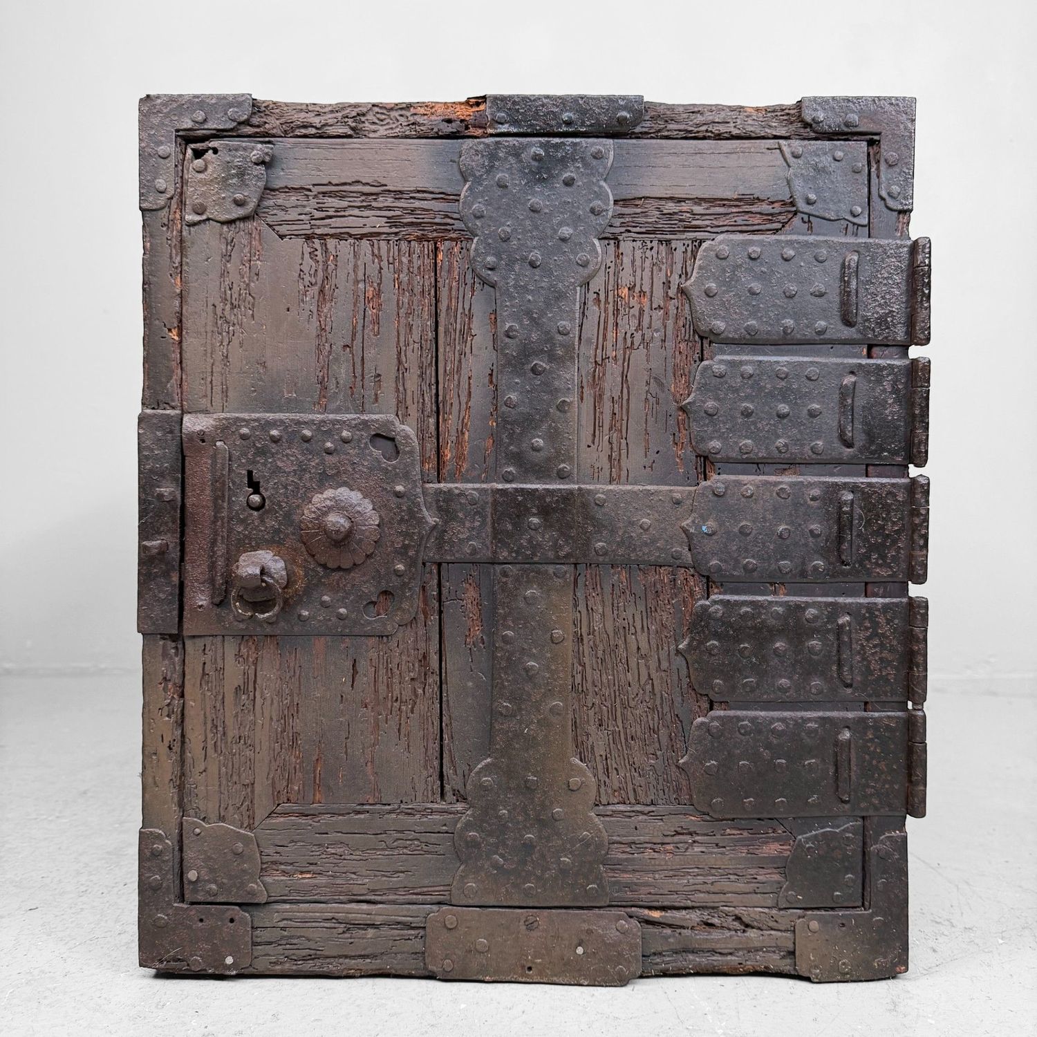 Antique Japanese portable chest, hako tansu with iron fittings, c. 1800