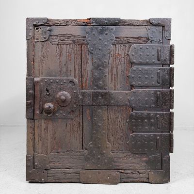 Antique Japanese portable chest, hako tansu with iron fittings, c. 1800