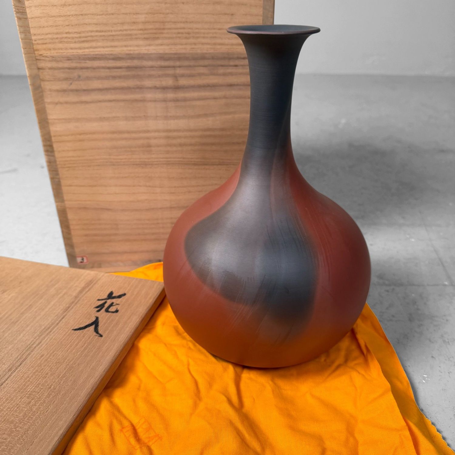Collectible Ikebana Vase (Hanaire) – Itō Sekisui V, Mumyōi-yaki Yōhen, 1980s