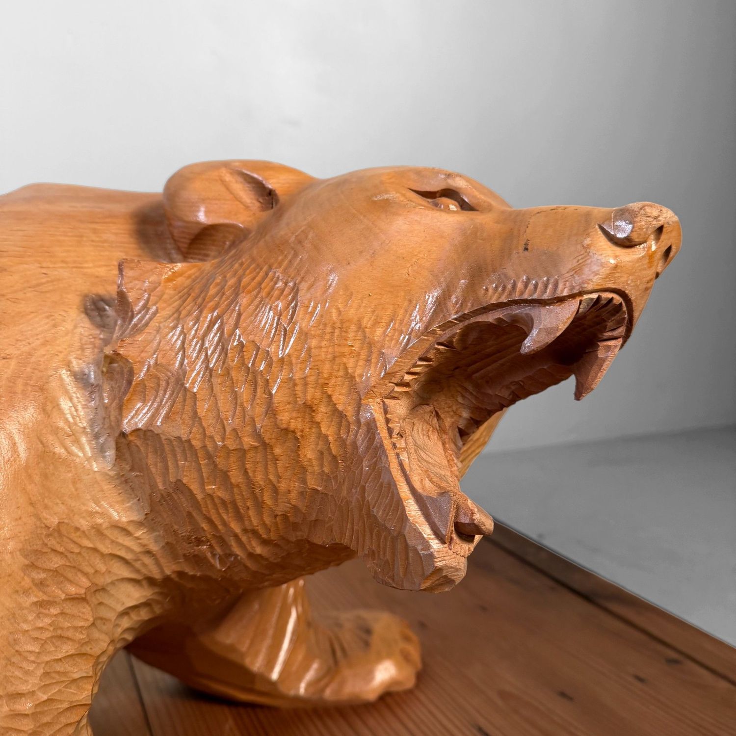 Ainu Houten Beer uit Hokkaido, Handgesculpteerd, 1970s