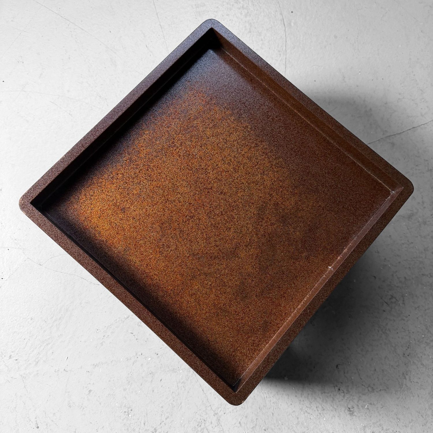 Japanse Gelakte Jubako-dai Displaytafel met Gouden Kamon, 1920s