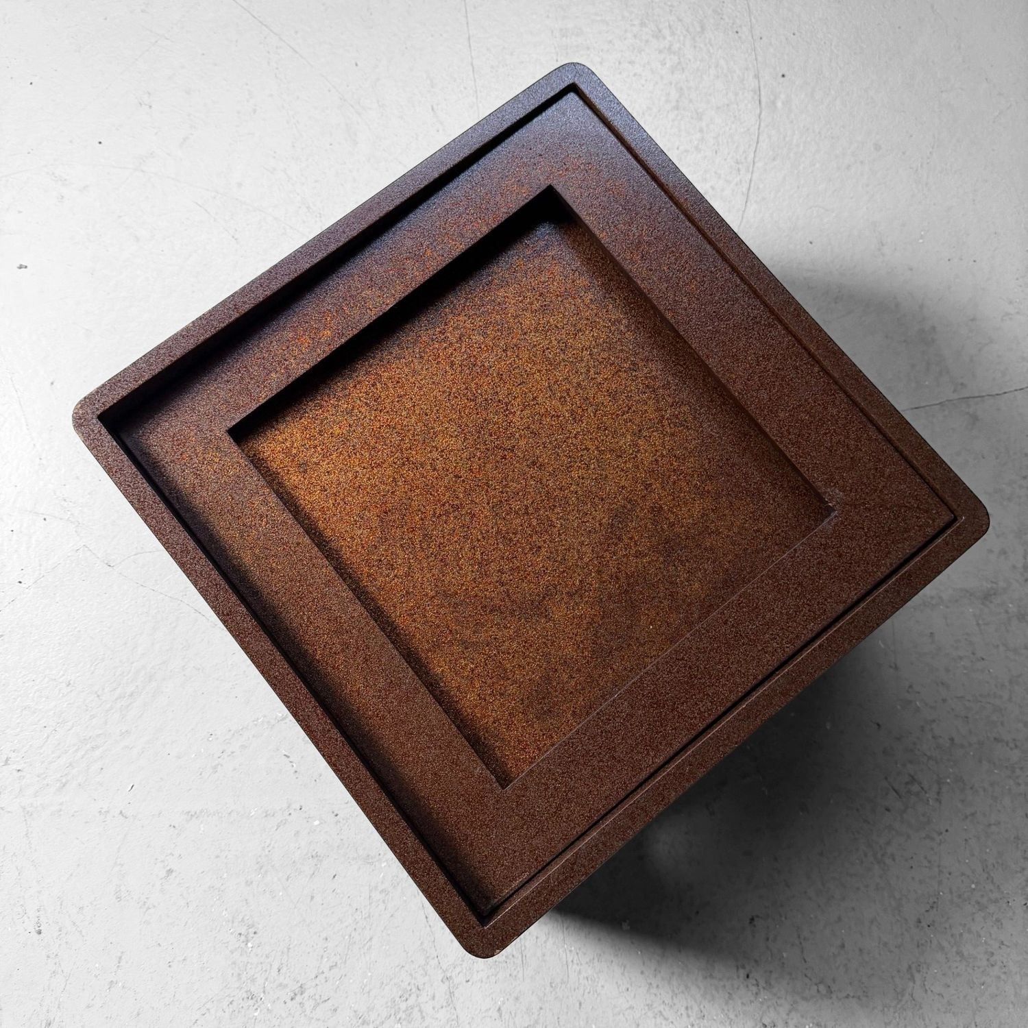 Japanse Gelakte Jubako-dai Displaytafel met Gouden Kamon, 1920s