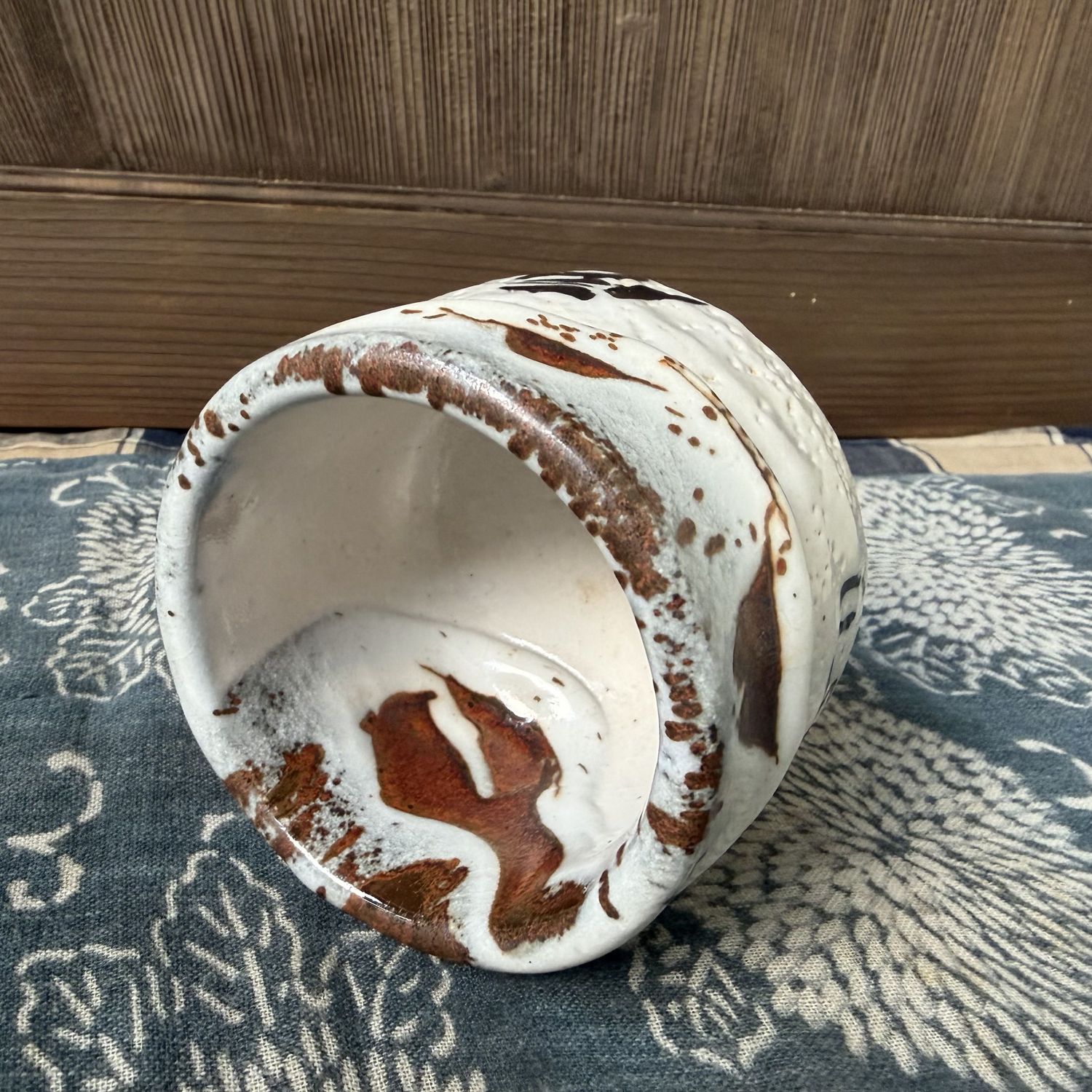 Japanese Shino Chawan – “Yamato Sushi” Anniversary Tea Bowl, 1970s Japanese Shino Chawan – “Yamato Sushi” Anniversary Tea Bowl, 1970s