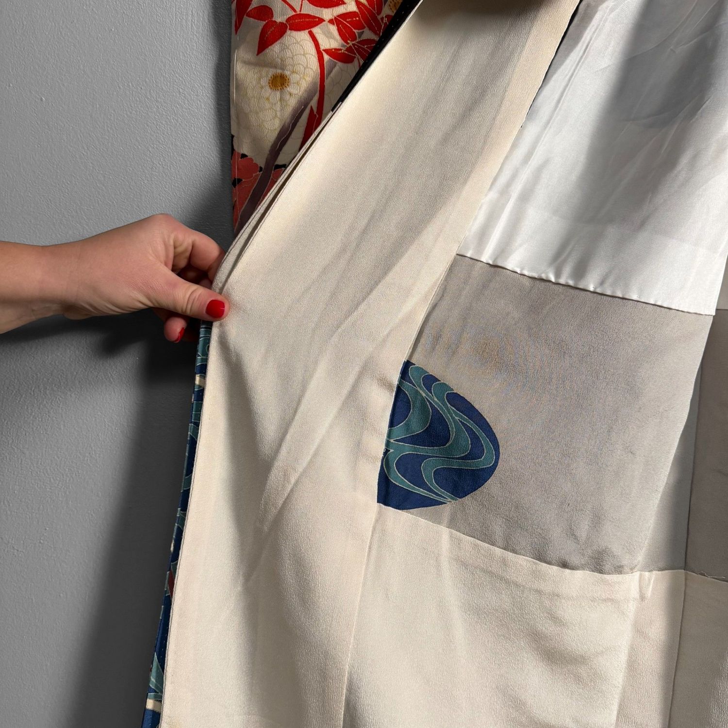 Kleurrijke Japanse Furisode Kimono met Borduurwerk, Zijde, 1950s