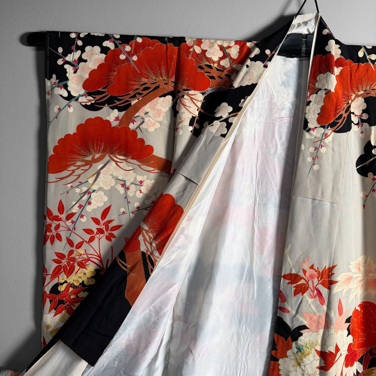 Kleurrijke Japanse Furisode Kimono met Borduurwerk, Zijde, 1950s