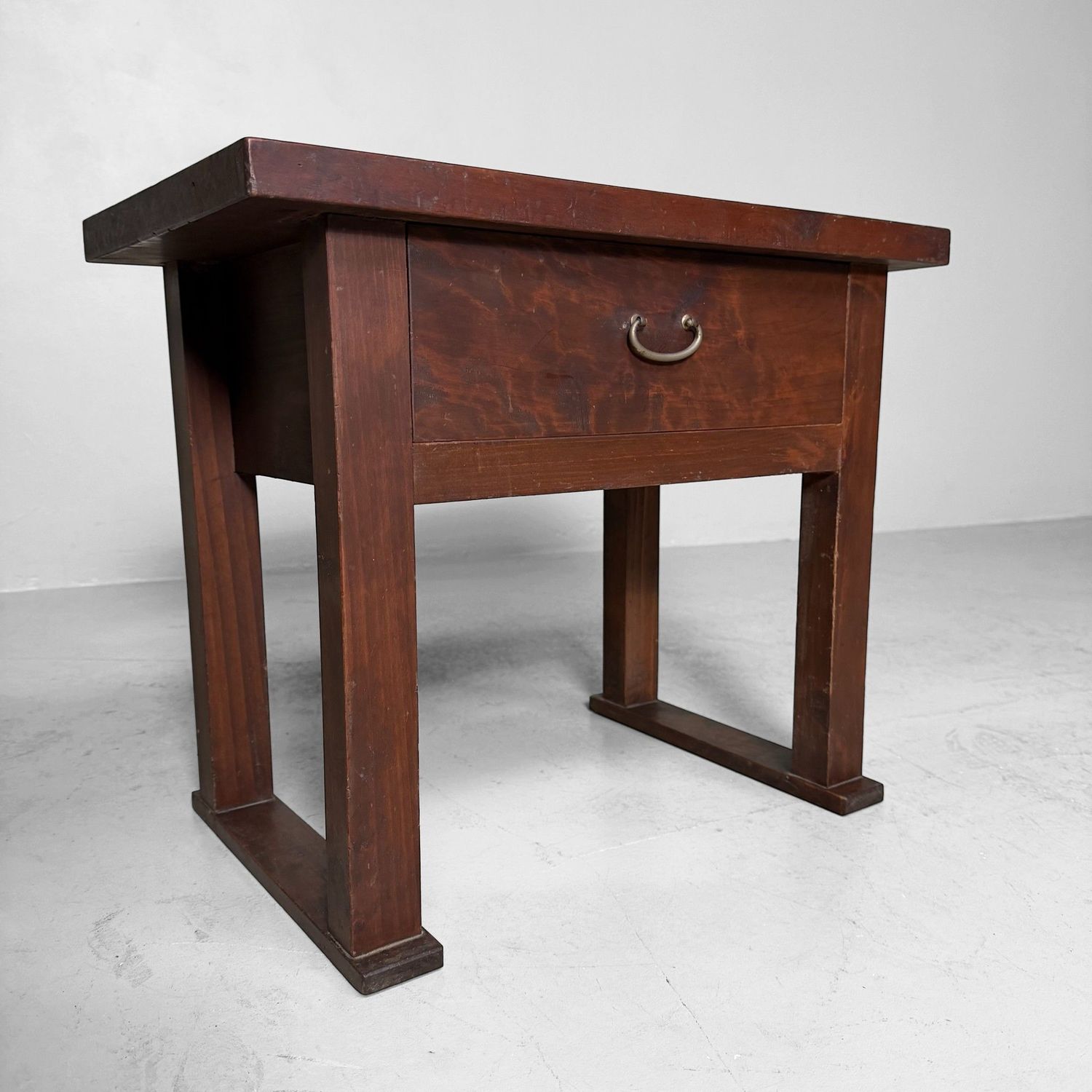 Minimalistisch Japans Tafeltje met Lade, 1920s