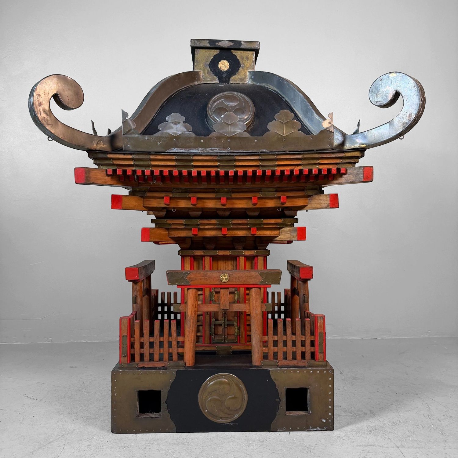 Monumentale Japanse Mikoshi, Draagbaar Shinto-heiligdom, ca. 1880