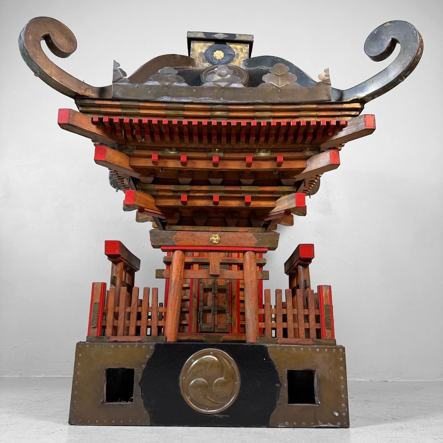 Monumentale Japanse Mikoshi, Draagbaar Shinto-heiligdom, ca. 1880