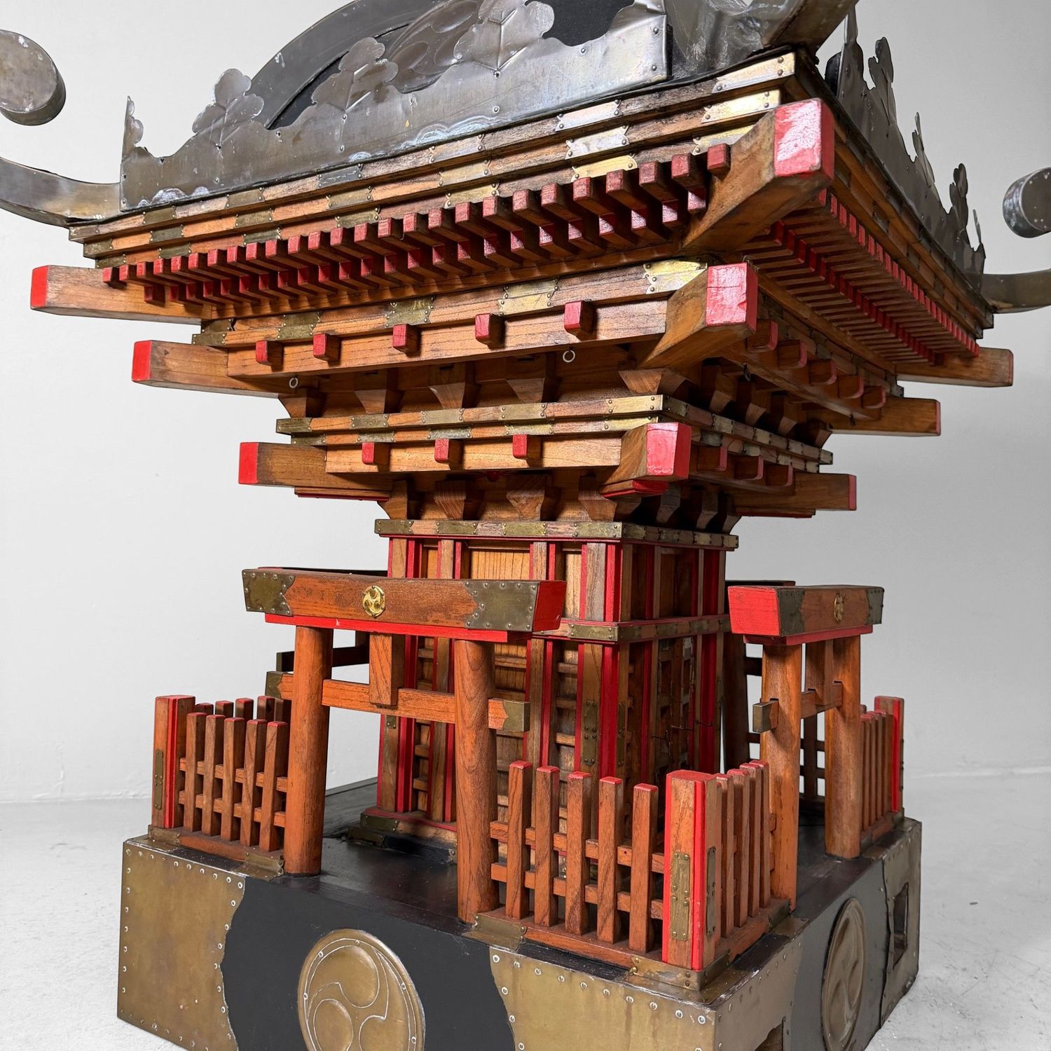 Monumentale Japanse Mikoshi, Draagbaar Shinto-heiligdom, ca. 1880