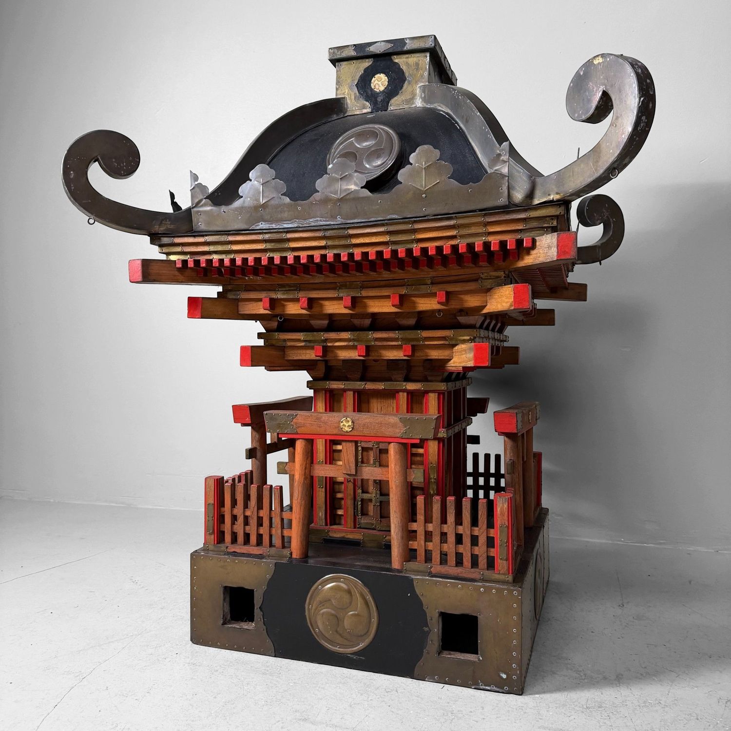 Monumentale Japanse Mikoshi, Draagbaar Shinto-heiligdom, ca. 1880