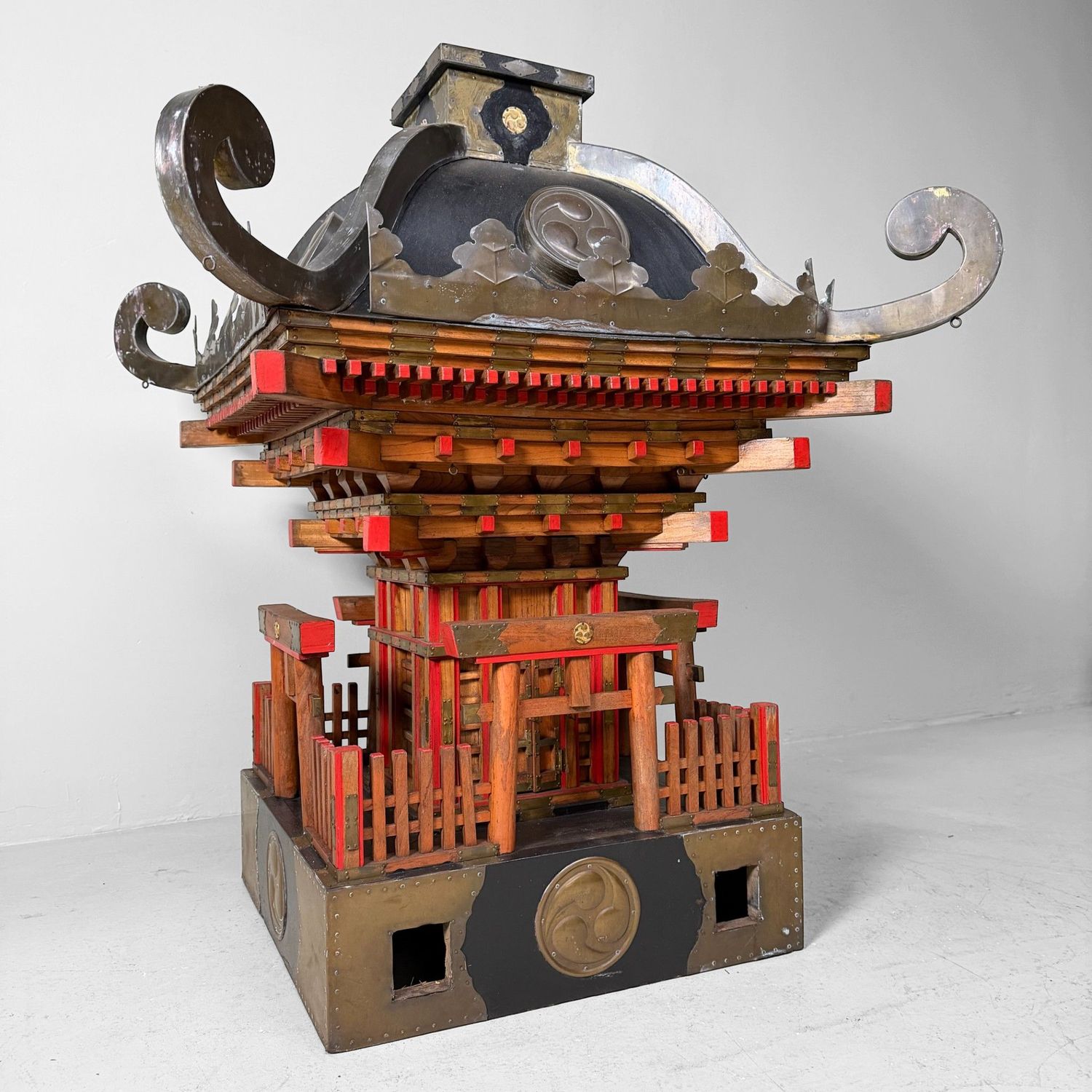 Monumentale Japanse Mikoshi, Draagbaar Shinto-heiligdom, ca. 1880