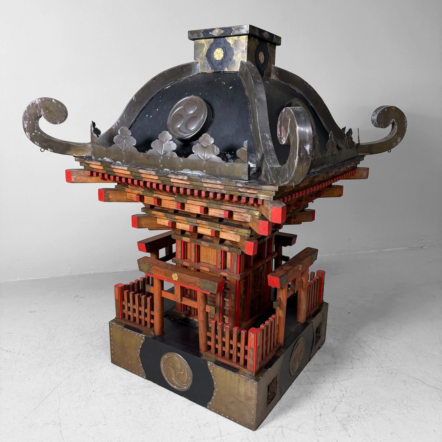 Monumentale Japanse Mikoshi, Draagbaar Shinto-heiligdom, ca. 1880