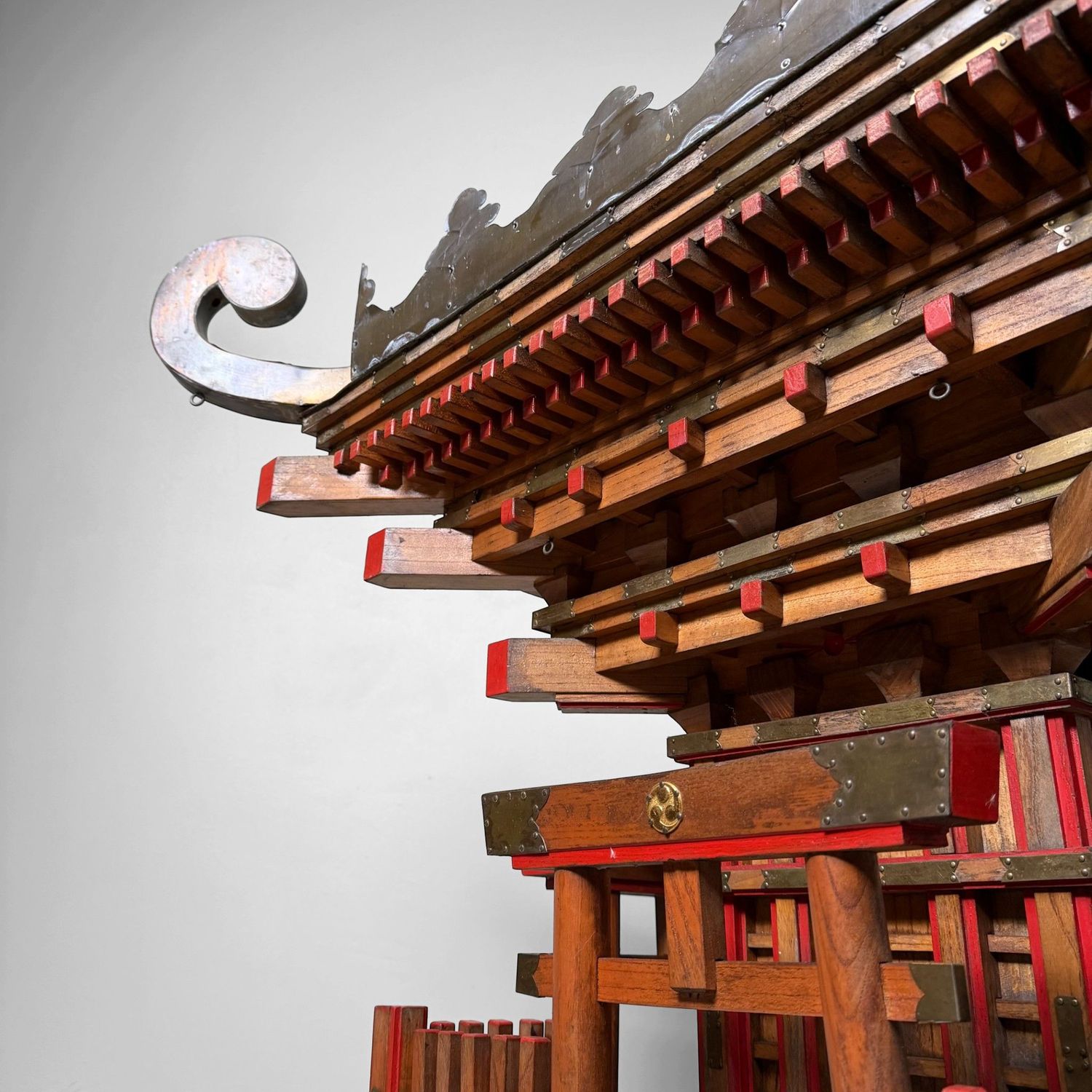 Monumentale Japanse Mikoshi, Draagbaar Shinto-heiligdom, ca. 1880