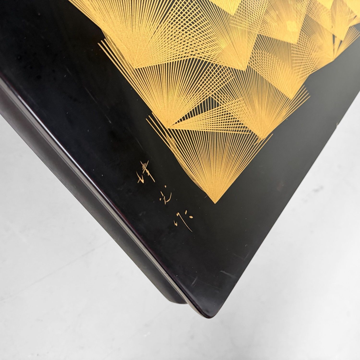 ​Japanse Low Table, Zwart Lakwerk, Chinkin Gouddecoratie, 1970s