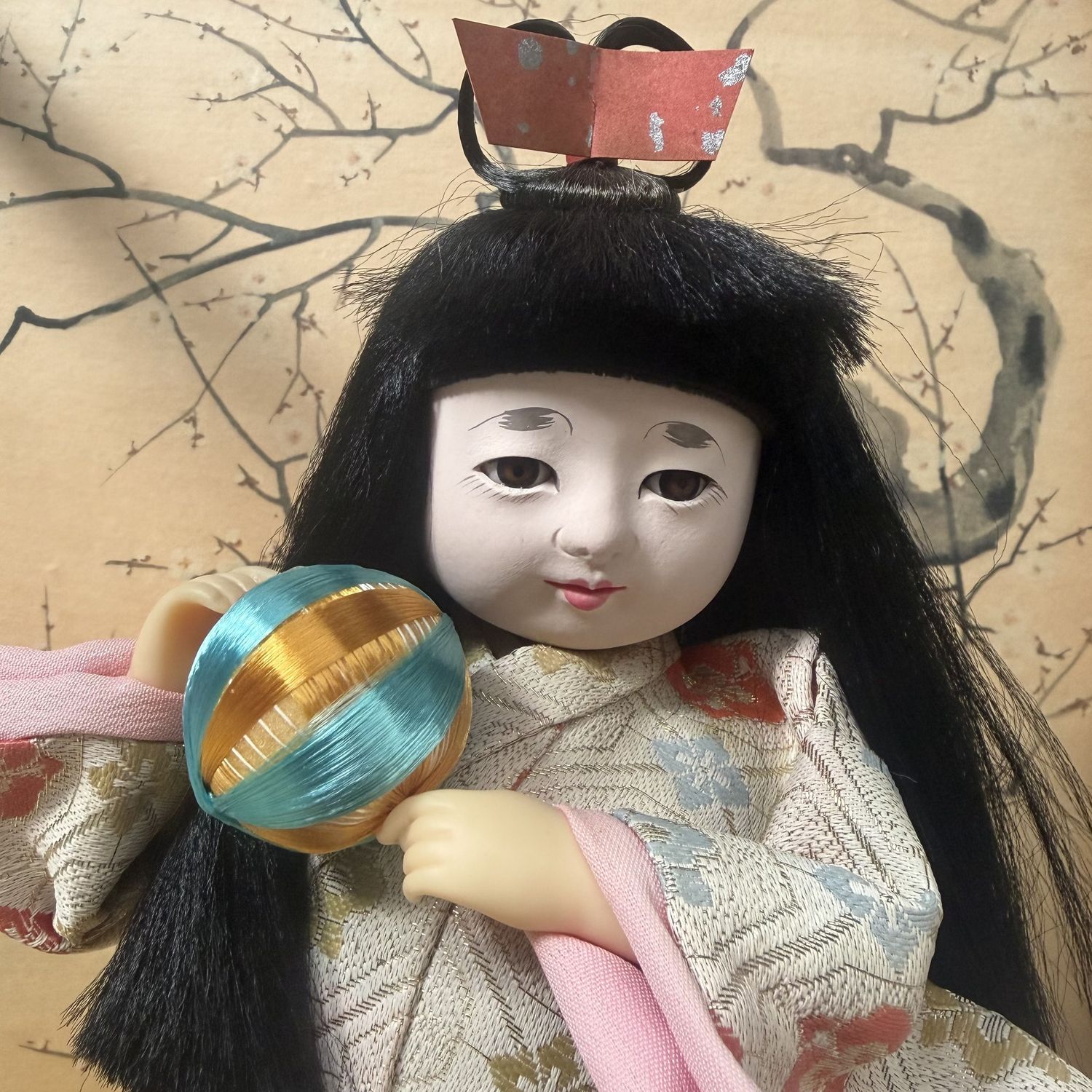 Hina-ningyō Pop, Meisje met Temari-bal, Glazen Display, 1970s