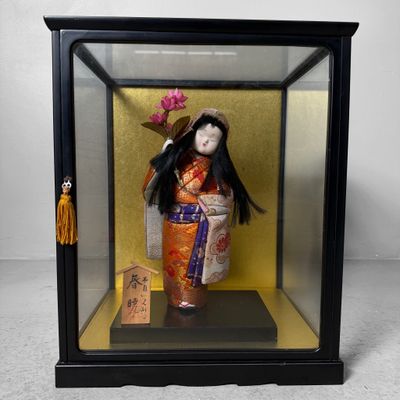 Japanse Ichimatsu-pop, Meisje met Bloem, Glazen Display, 1970s