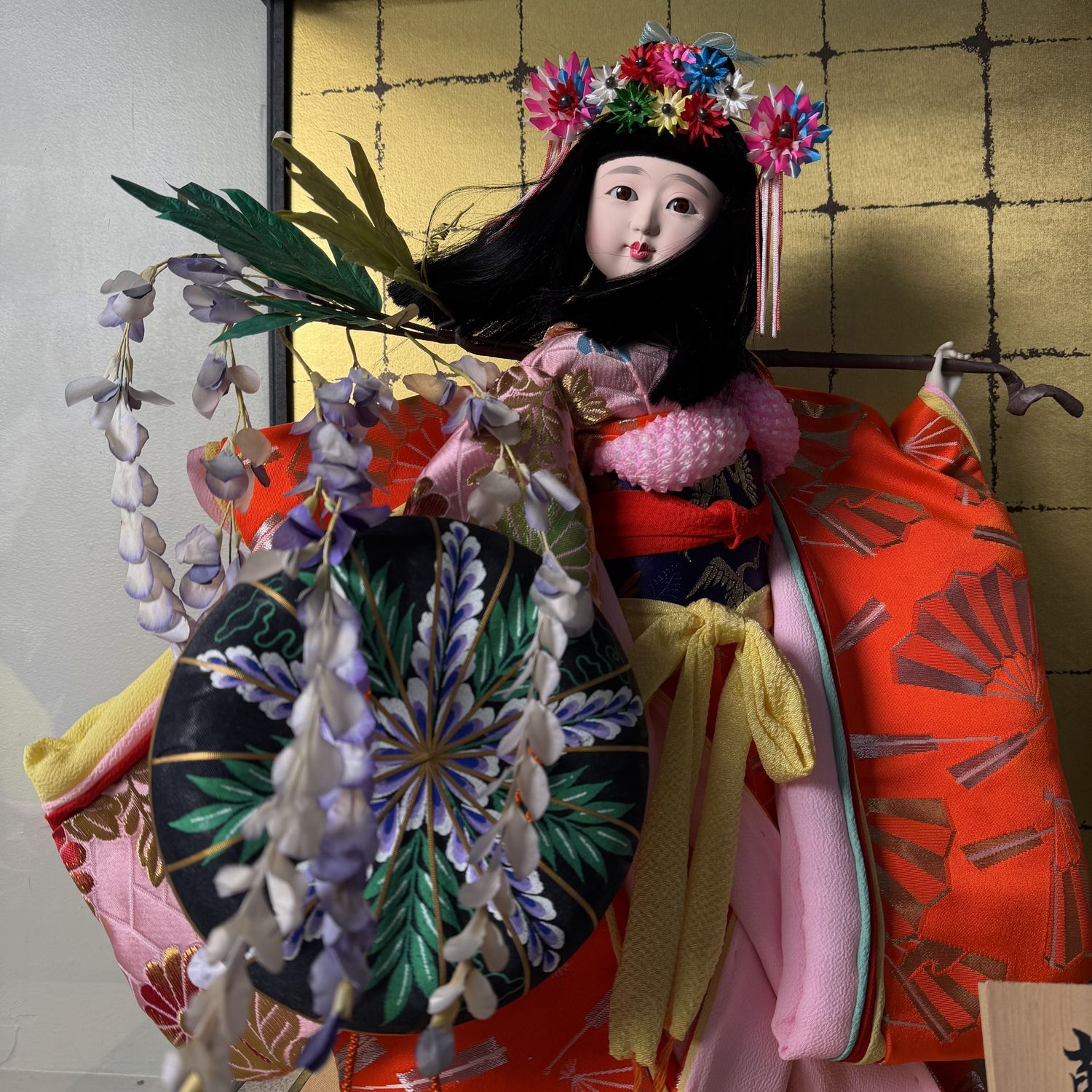 Japanse Buyō-pop, “Fuji Musume” in glazen vitrine, 1961