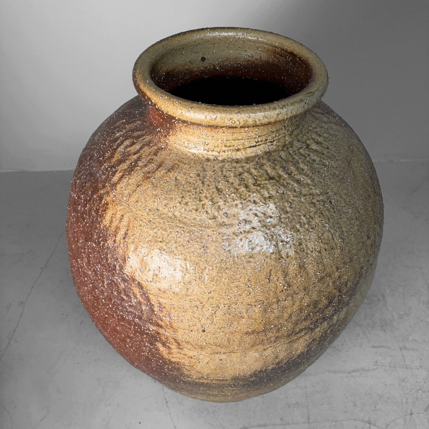 Large Shigaraki Tsubo – Monumental Floor Vase, 1940s