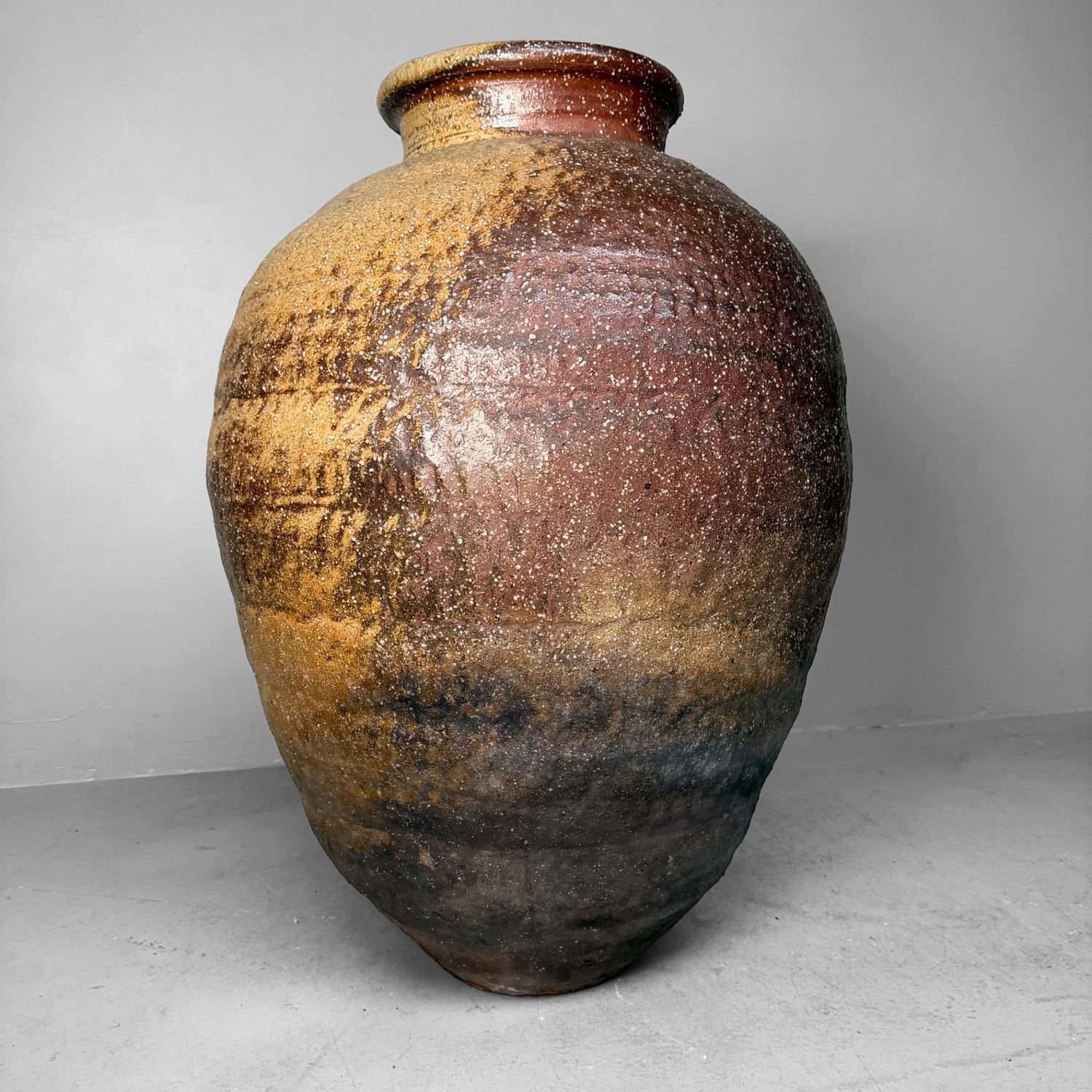 Large Shigaraki Tsubo – Monumental Floor Vase, 1940s