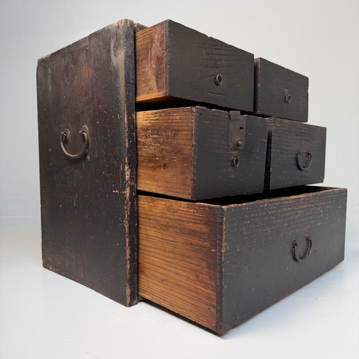 Small Antique Japanese Tansu Chest, 1900s Small Antique Japanese Tansu Chest, 1900s