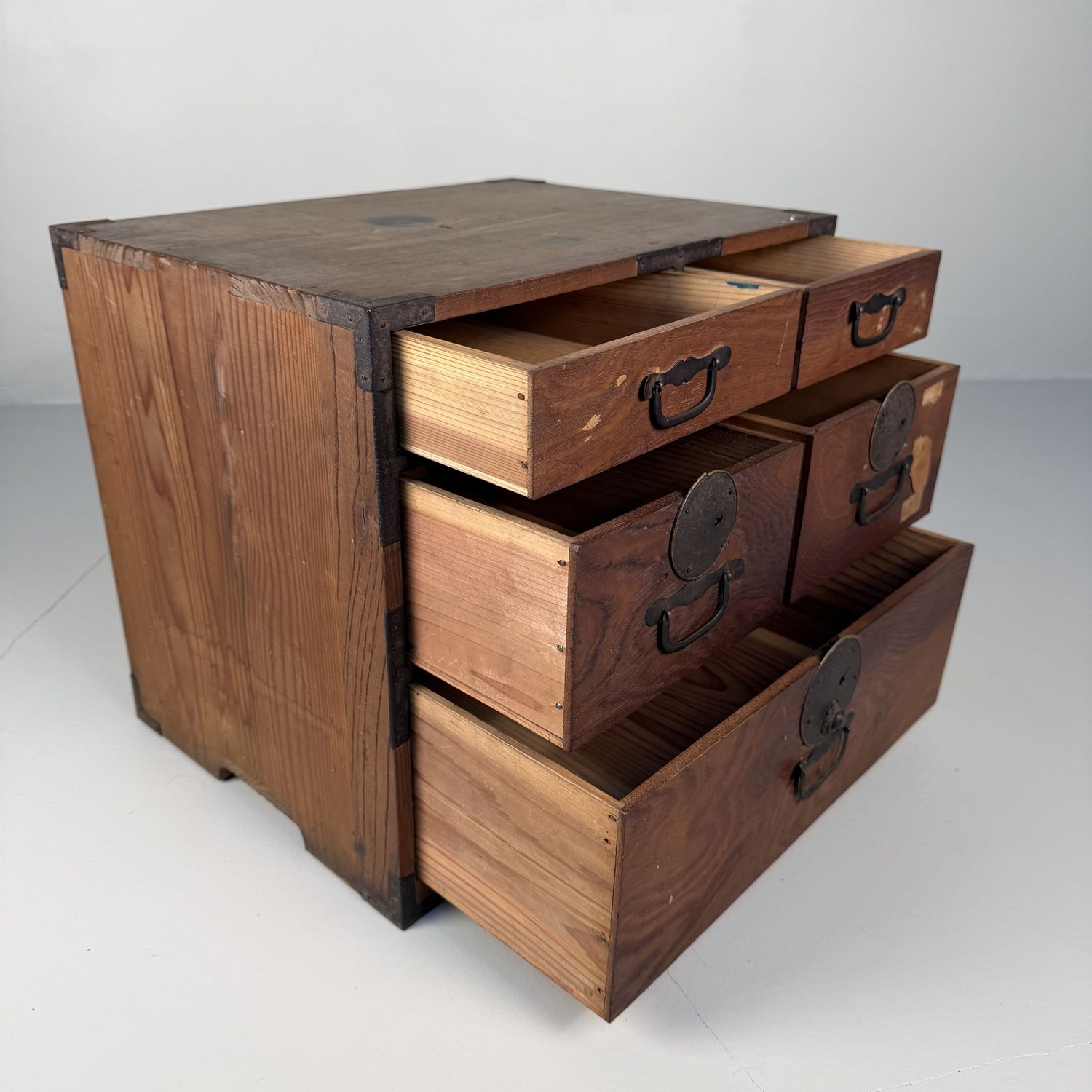 Authentic Japanese Tansu, Small Drawer Chest, 1930s Authentic Japanese Tansu, Small Drawer Chest, 1930s