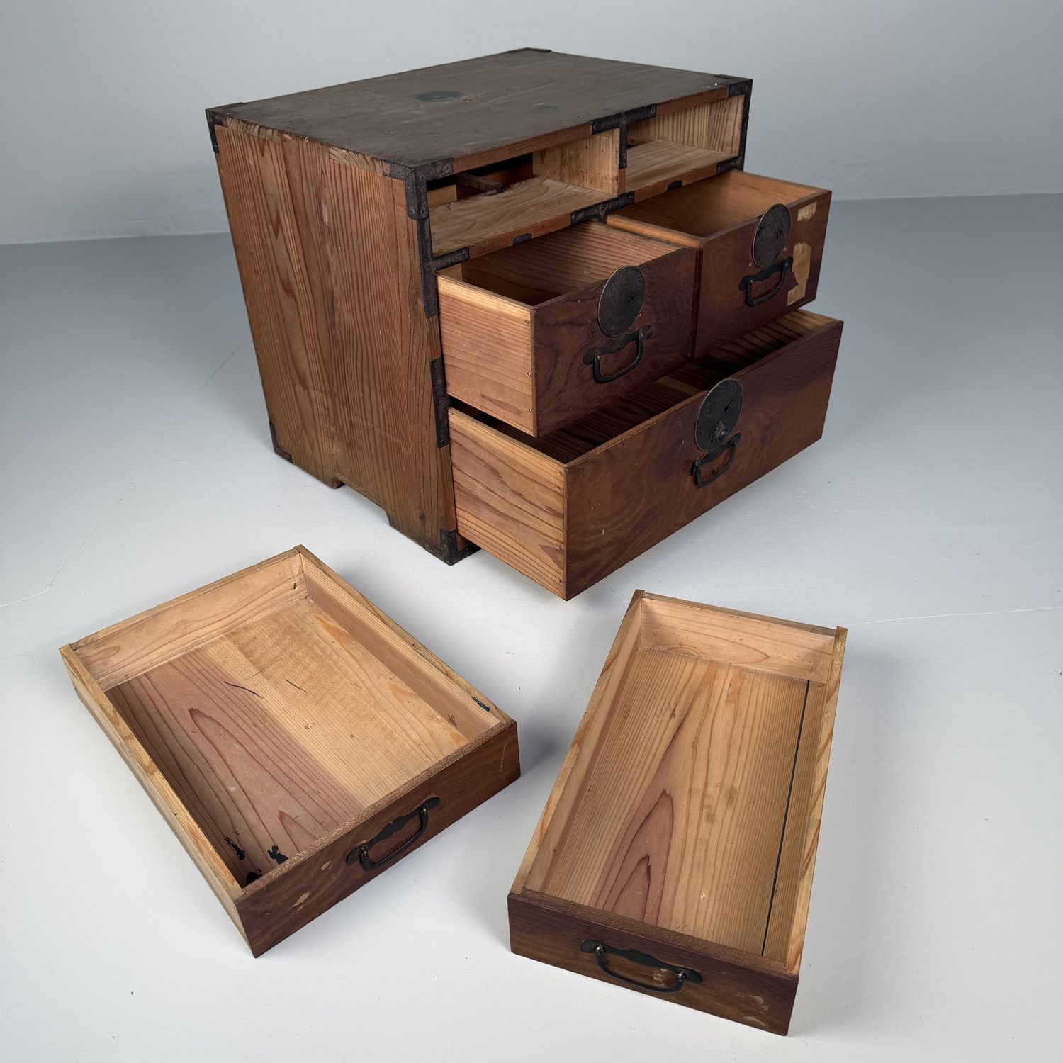 Authentic Japanese Tansu, Small Drawer Chest, 1930s Authentic Japanese Tansu, Small Drawer Chest, 1930s