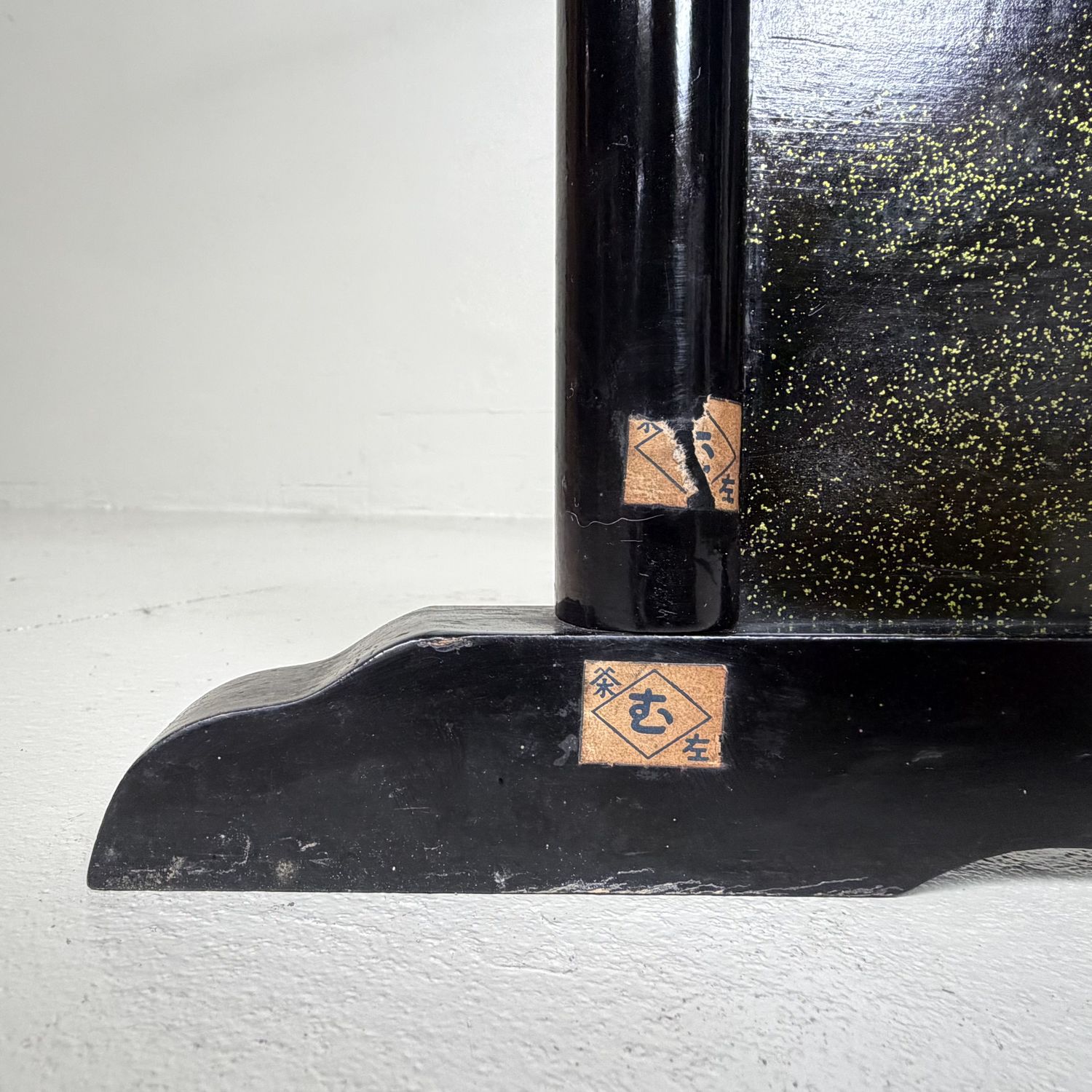 Antique Japanese Kimono Hanger, Black Lacquer Ikō with Cranes, 1920s