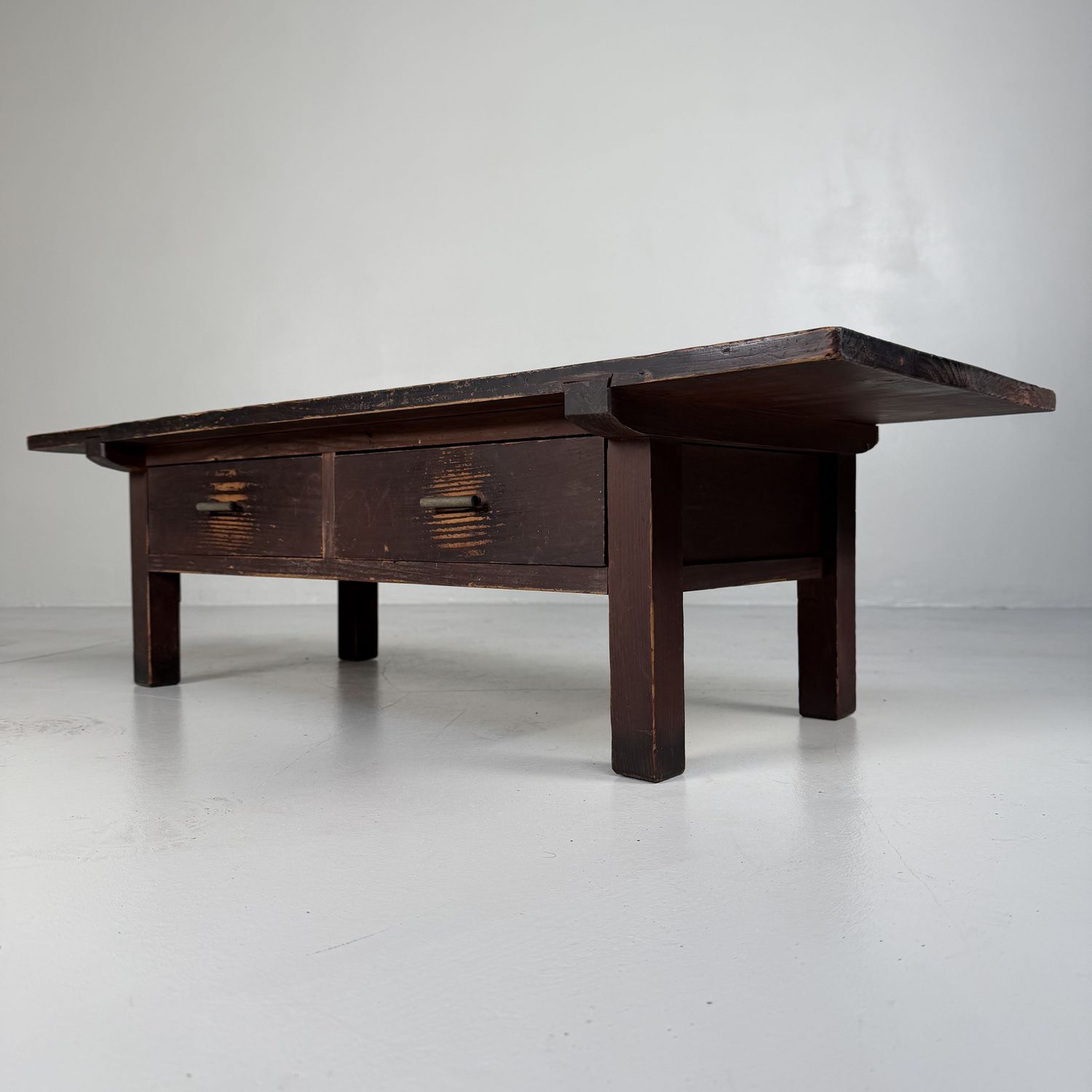 Japanse Lage Schrijftafel met Twee Lades, 1920s