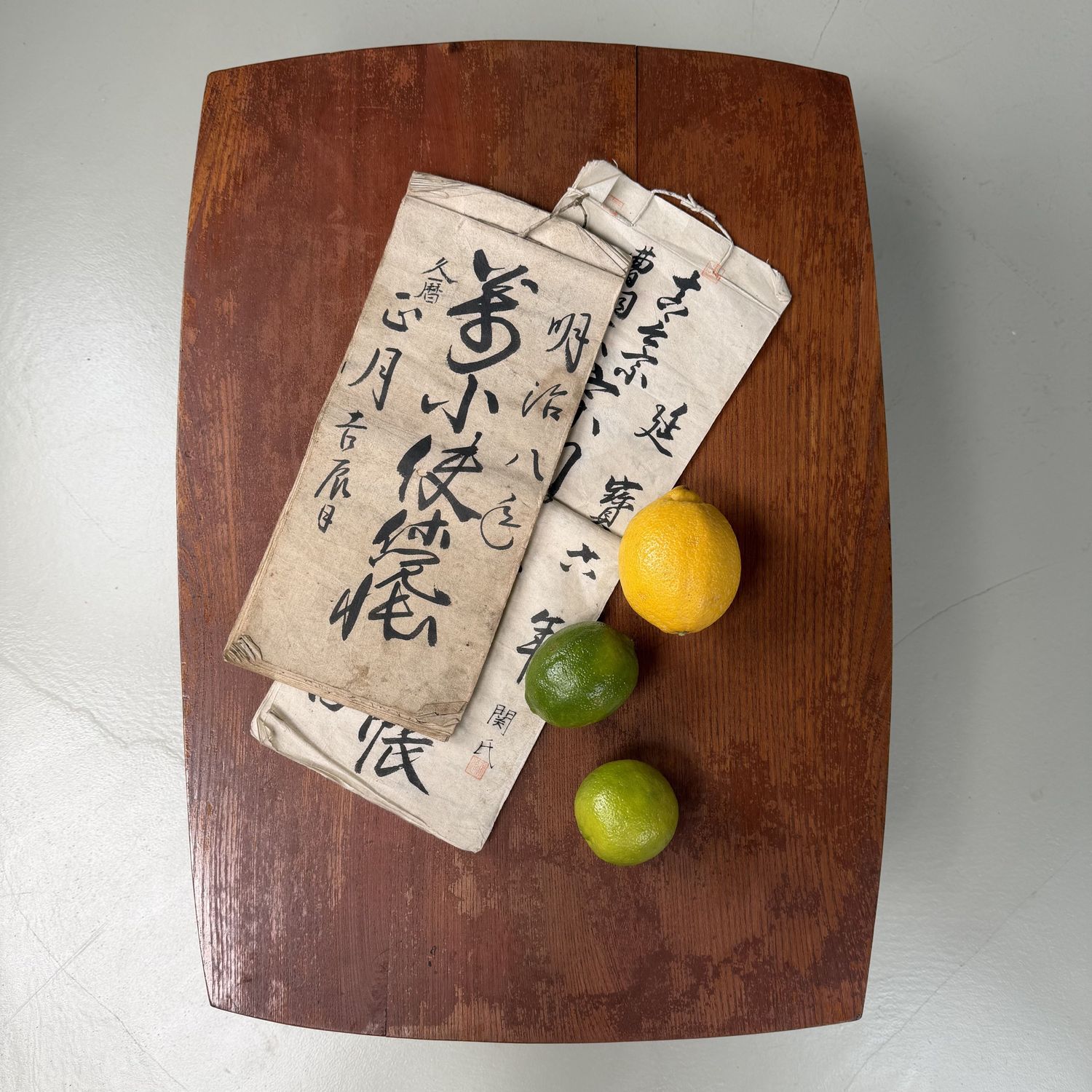 Klein Japans Tafeltje met inklapbare poten, 1950s
