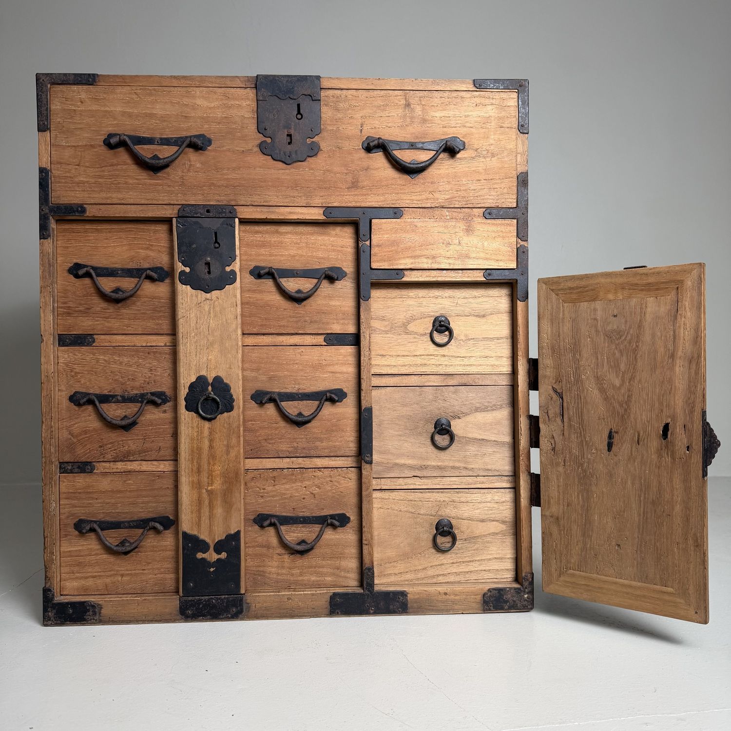 Japanese Ko-Tansu, Storage Cabinet with Drawers, 1920s Japanese Ko-Tansu, Storage Cabinet with Drawers, 1920s