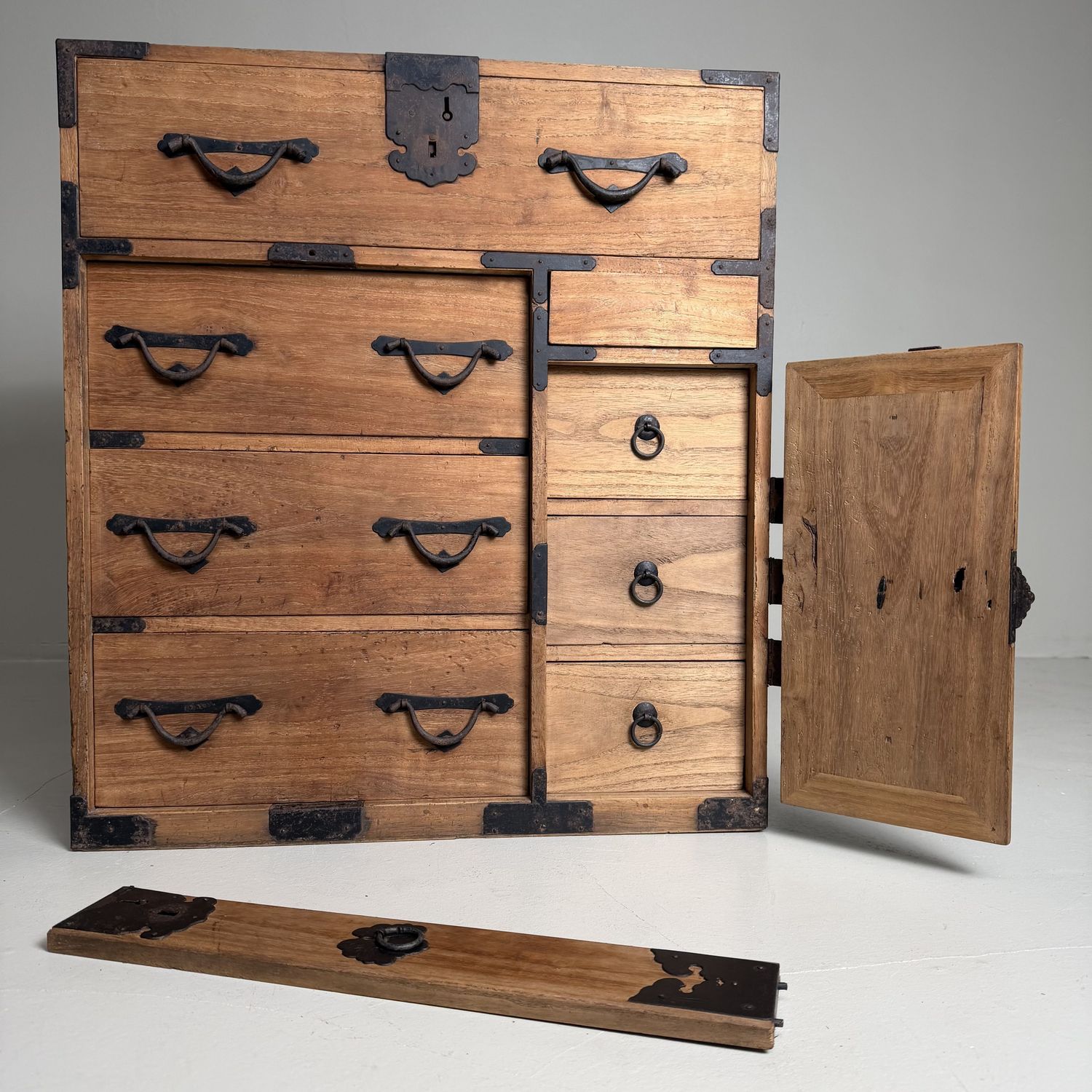 Japanese Ko-Tansu, Storage Cabinet with Drawers, 1920s Japanese Ko-Tansu, Storage Cabinet with Drawers, 1920s