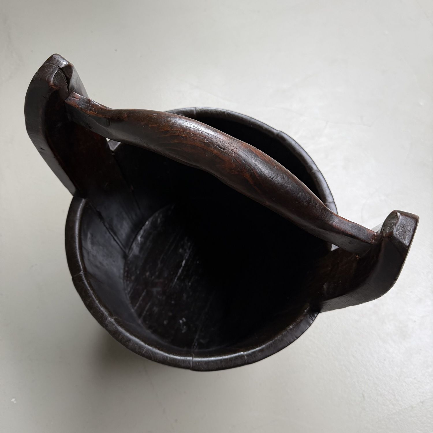 Grote Traditionele Japanse Emmer met Draagbeugel – Teoke, 1900s