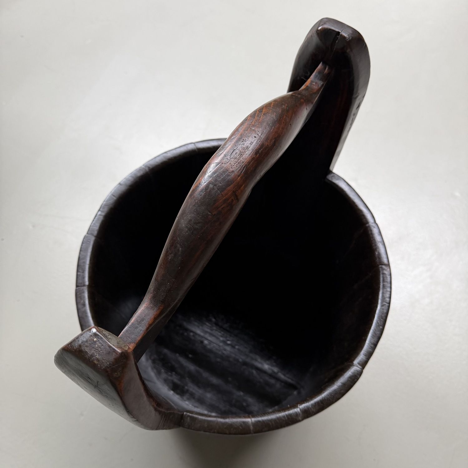 Grote Traditionele Japanse Emmer met Draagbeugel – Teoke, 1900s