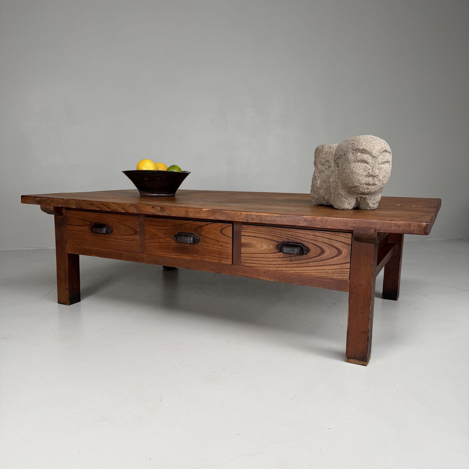 Grote Japanse Lage Tafel met zes laden – Sugi-hout, 1930s Grote Japanse Lage Tafel met zes laden – Sugi-hout, 1930s