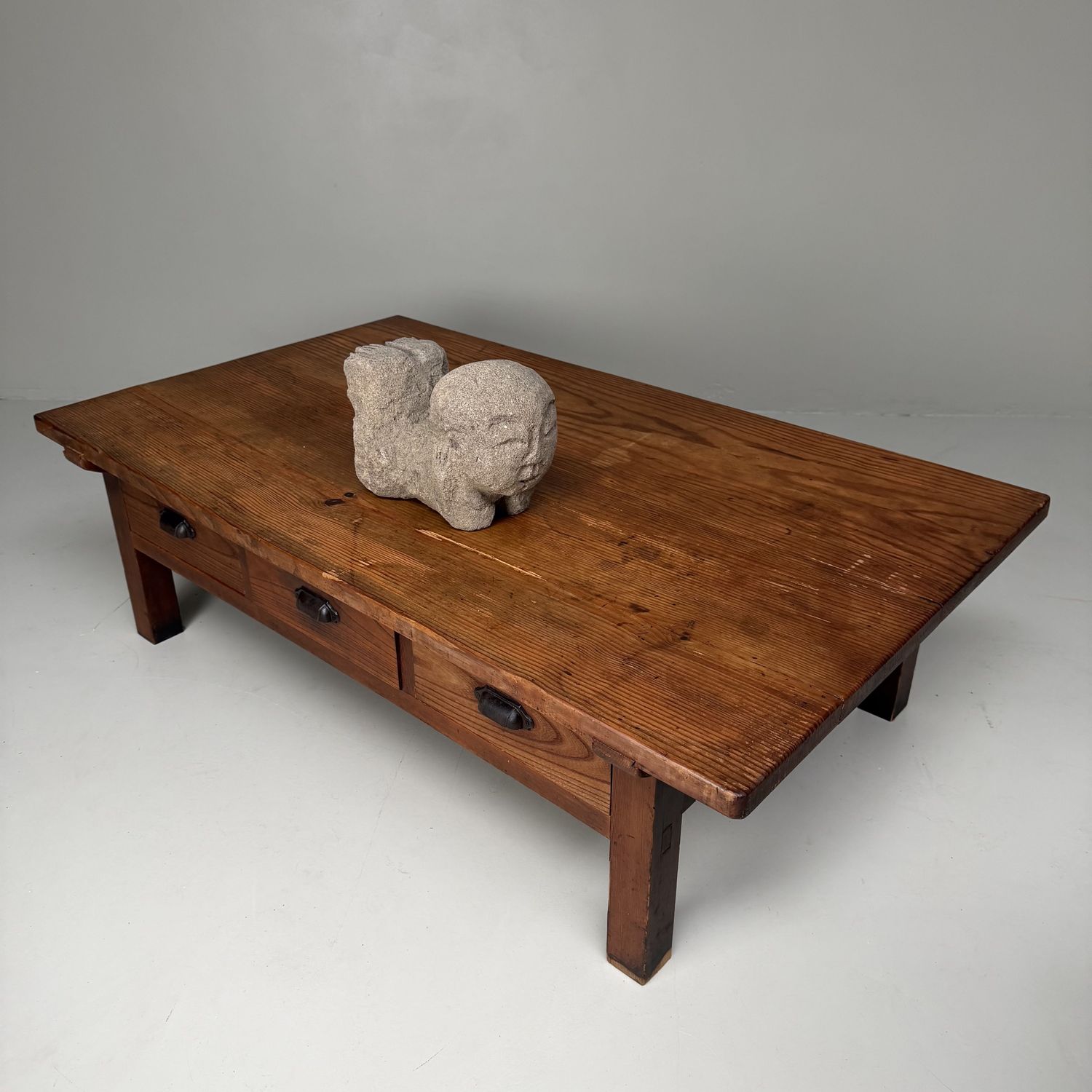 Grote Japanse Lage Tafel met zes laden – Sugi-hout, 1930s Grote Japanse Lage Tafel met zes laden – Sugi-hout, 1930s