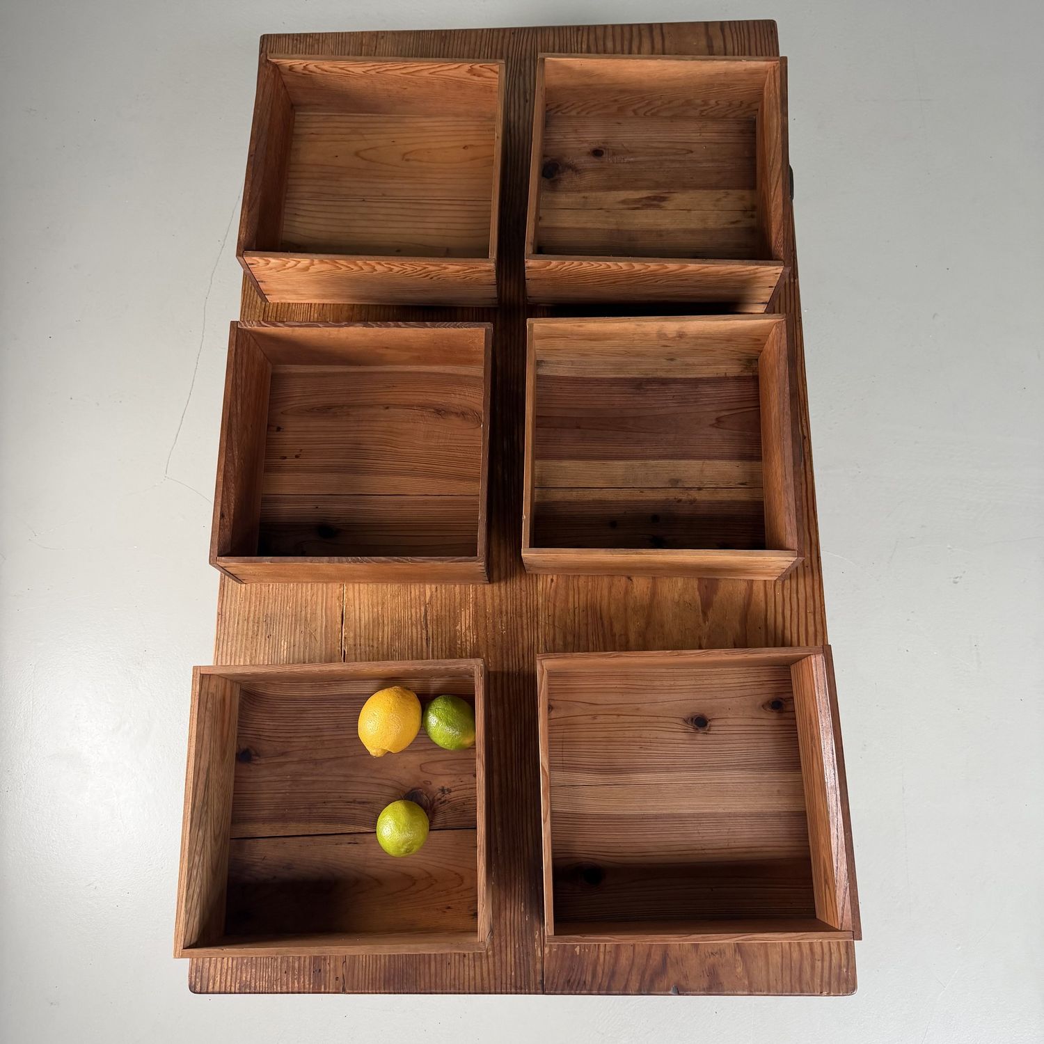 Grote Japanse Lage Tafel met zes laden – Sugi-hout, 1930s Grote Japanse Lage Tafel met zes laden – Sugi-hout, 1930s